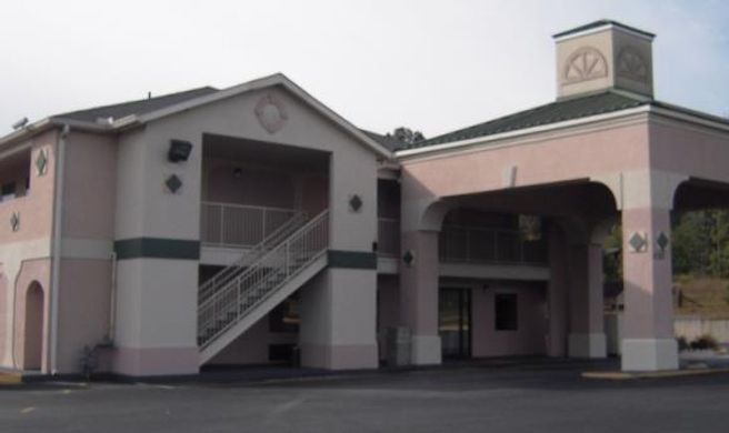 Country Hearth Inn Exterior