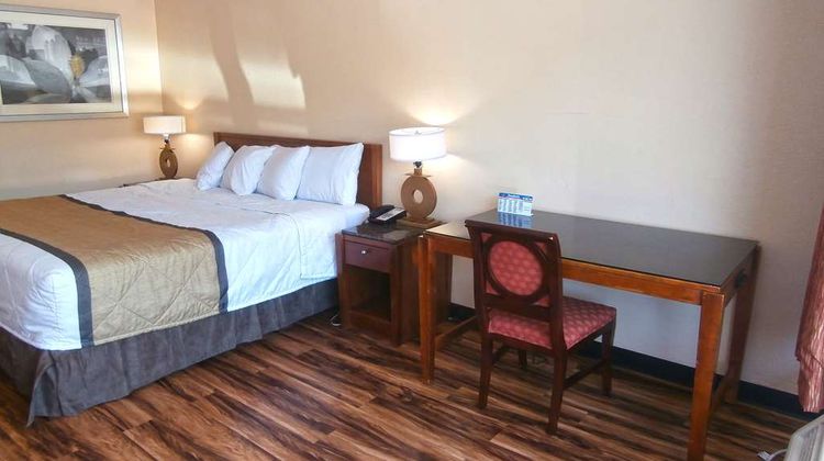 Country Hearth Cartersville Room