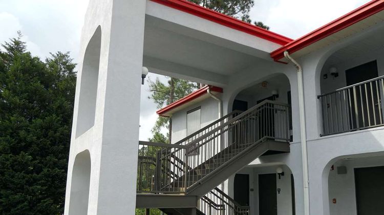 Country Hearth Inn & Suites Exterior