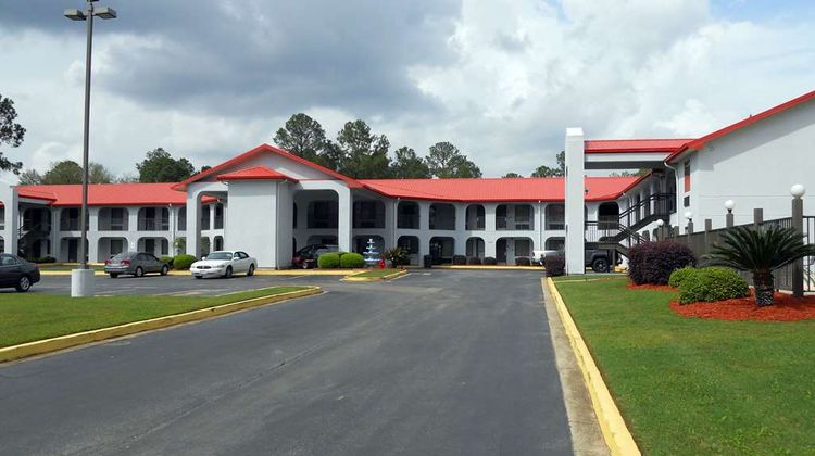 Country Hearth Inn & Suites Exterior