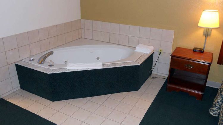 Country Hearth Inn & Suites Suite