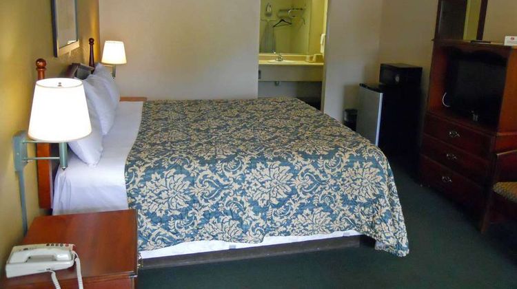 Country Hearth Inn & Suites Room