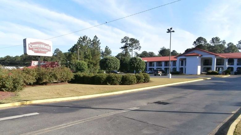 <b>Country Hearth Inn & Suites Exterior</b>. Images powered by <a href="https://iceportal.shijigroup.com/" title="IcePortal" target="_blank">IcePortal</a>.