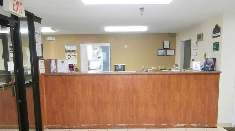 Country Hearth Inn & Suites Lobby