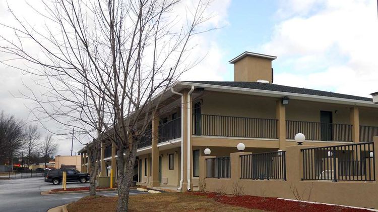 America's Best Inn & Suites Exterior