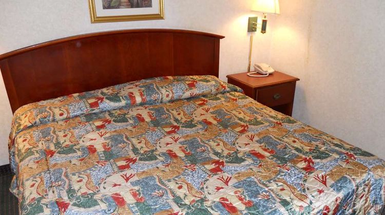 America's Best Inn & Suites Suite