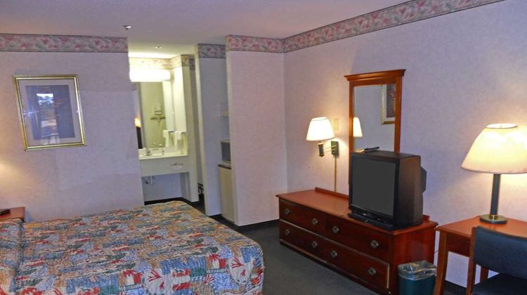 America's Best Inn & Suites Suite