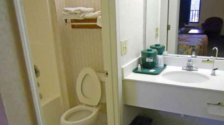 America's Best Inn & Suites Room