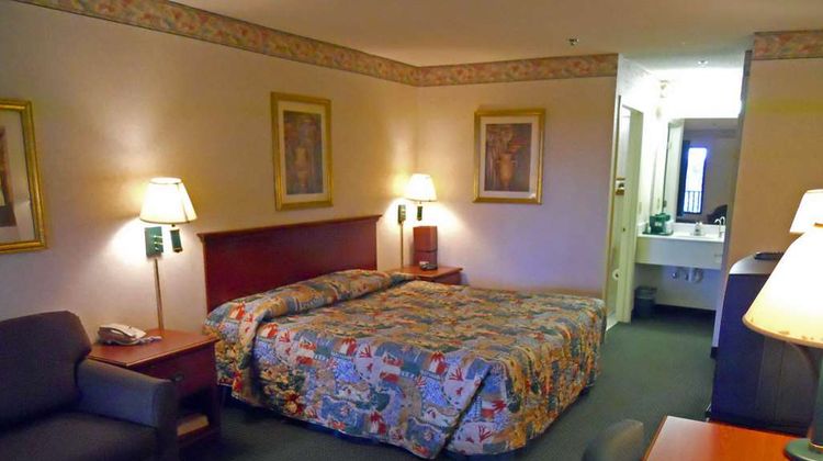 America's Best Inn & Suites Suite