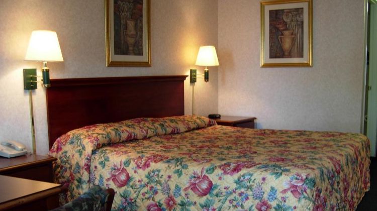 America's Best Inn & Suites Room