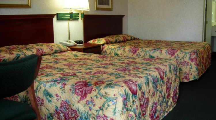America's Best Inn & Suites Room