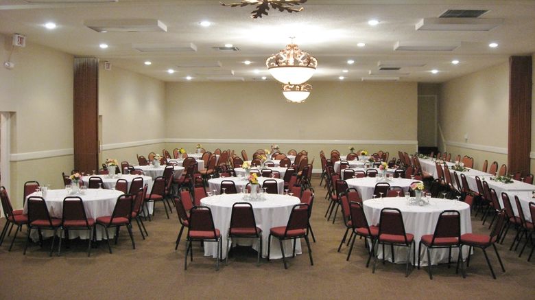<b>Country Hearth Inn & Suites Marietta Ballroom</b>. Images powered by <a href="https://iceportal.shijigroup.com/" title="IcePortal" target="_blank">IcePortal</a>.