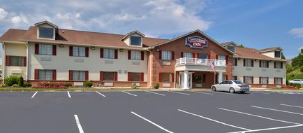 Country Hearth Inn Exterior