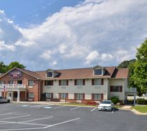 Country Hearth Inn Exterior