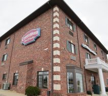 Country Hearth Inn & Suites Exterior
