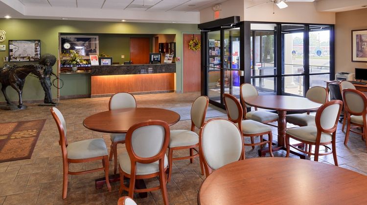 Country Hearth Inn & Suites Lobby