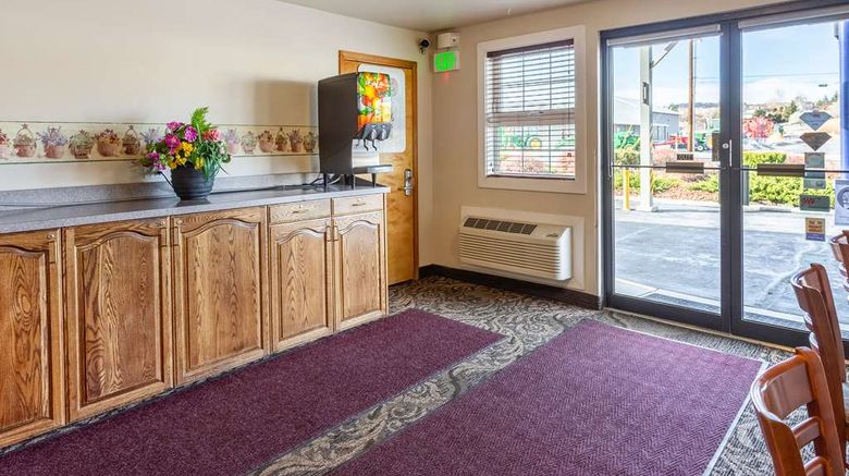 <b>Americas Best Value Inn Burns Lobby</b>. Images powered by <a href="https://iceportal.shijigroup.com/" title="IcePortal" target="_blank">IcePortal</a>.
