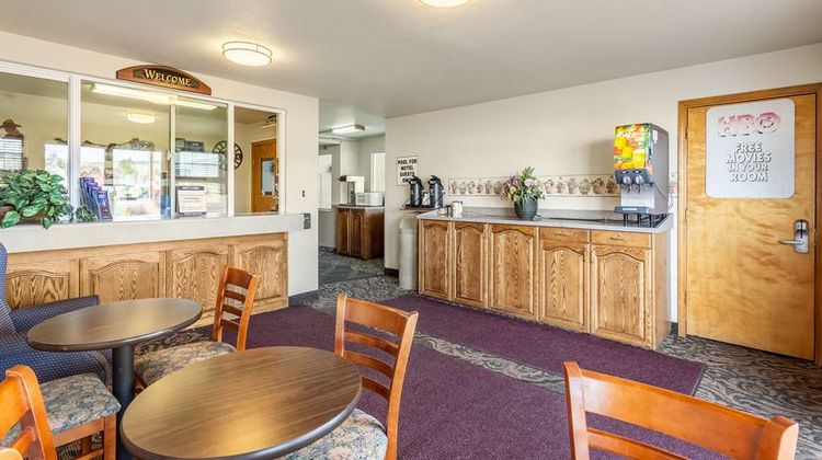 Americas Best Value Inn Burns Lobby