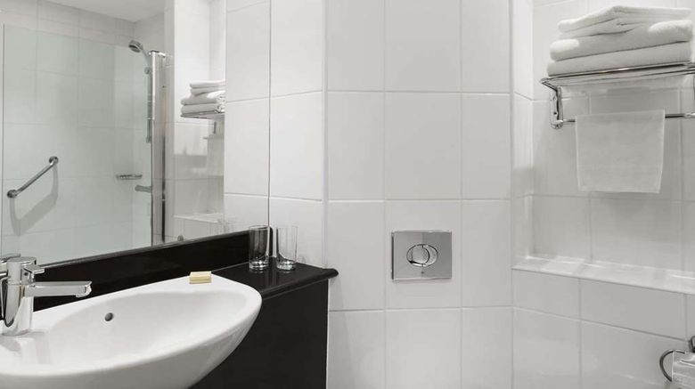 <b>Ramada Hounslow - Heathrow East Room</b>. Images powered by <a href="https://iceportal.shijigroup.com/" title="IcePortal" target="_blank">IcePortal</a>.