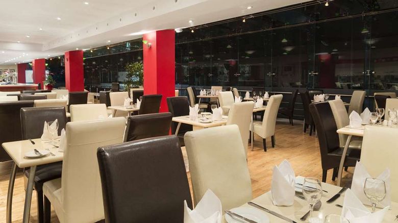 <b>Ramada Hounslow - Heathrow East Restaurant</b>. Images powered by <a href="https://iceportal.shijigroup.com/" title="IcePortal" target="_blank">IcePortal</a>.