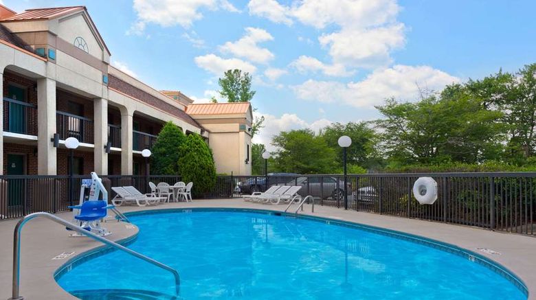<b>Super 8 Huntersville/Charlotte Area Pool</b>. Images powered by <a href="https://iceportal.shijigroup.com/" title="IcePortal" target="_blank">IcePortal</a>.
