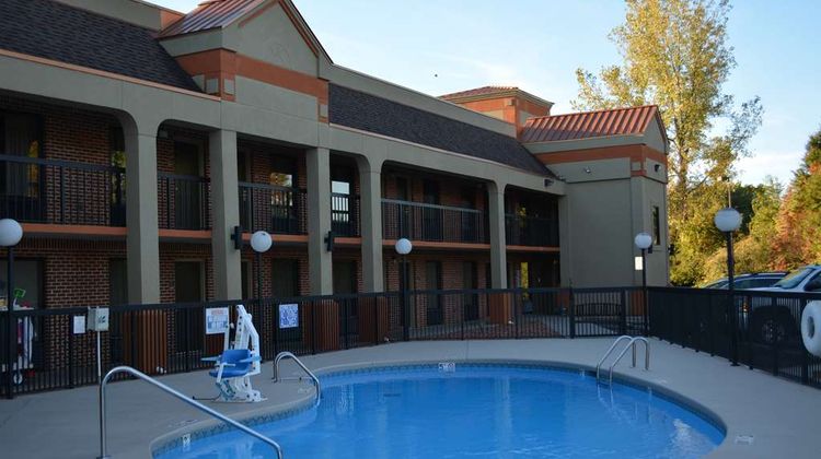 Super 8 Huntersville/Charlotte Area Pool