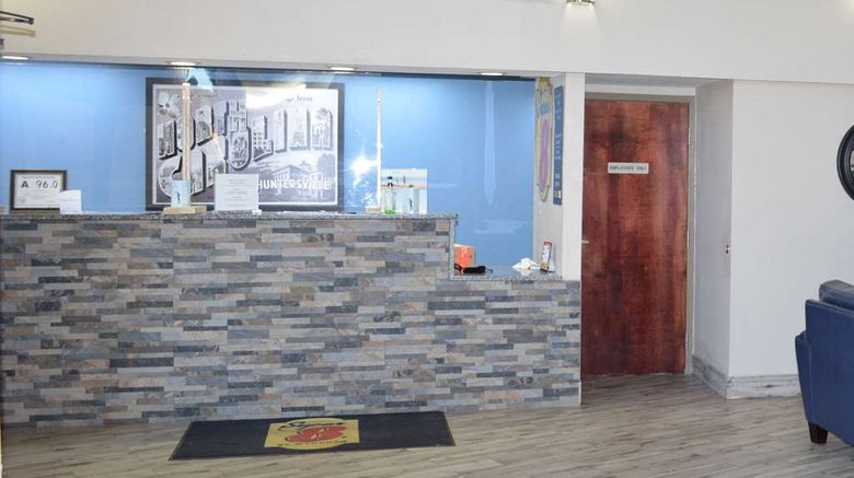<b>Super 8 Huntersville/Charlotte Area Lobby</b>. Images powered by <a href="https://iceportal.shijigroup.com/" title="IcePortal" target="_blank">IcePortal</a>.