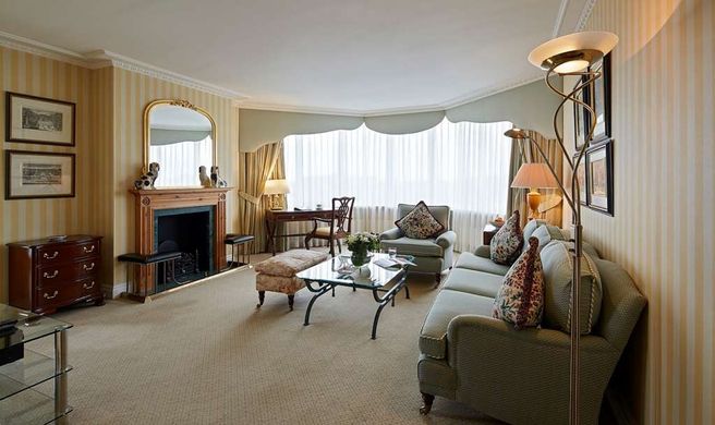 Cheval Thorney Court Apartments Room