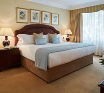 Cheval Thorney Court Apartments Room