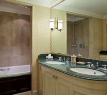 Cheval Thorney Court Apartments Room