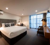 Avenue Hotel Canberra Room