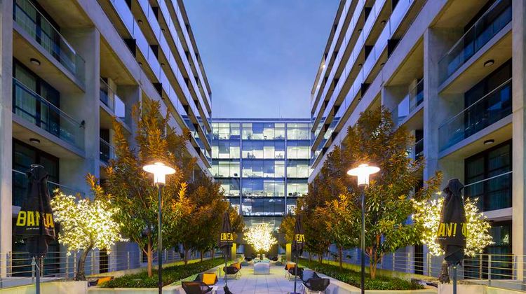 Avenue Hotel Canberra Exterior