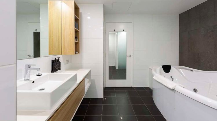 Avenue Hotel Canberra Room