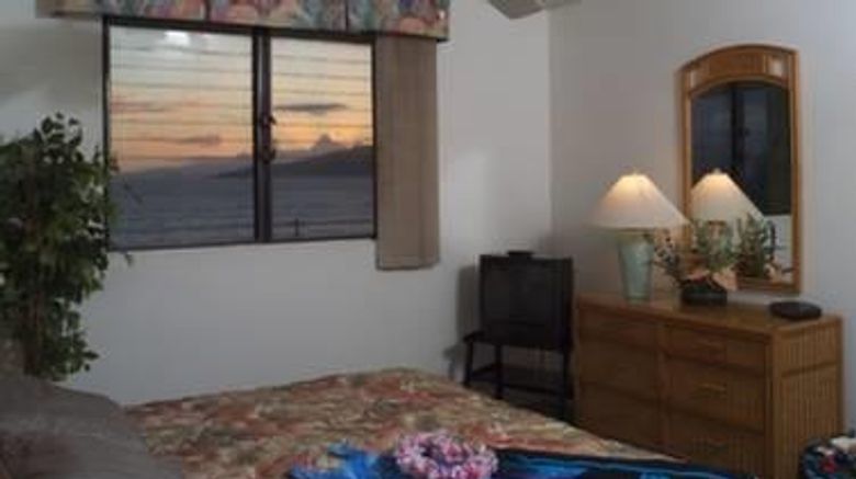 <b>Maui Beach Vacation Club Room</b>. Images powered by <a href="https://iceportal.shijigroup.com/" title="IcePortal" target="_blank">IcePortal</a>.