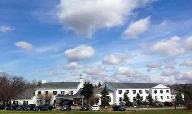 Aurora Inn Hotel & Event Center Exterior