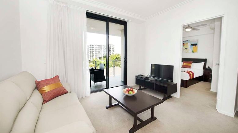 <b>Gladstone Central Plaza Apartment Hotel Lobby</b>. Images powered by <a href="https://iceportal.shijigroup.com/" title="IcePortal" target="_blank">IcePortal</a>.