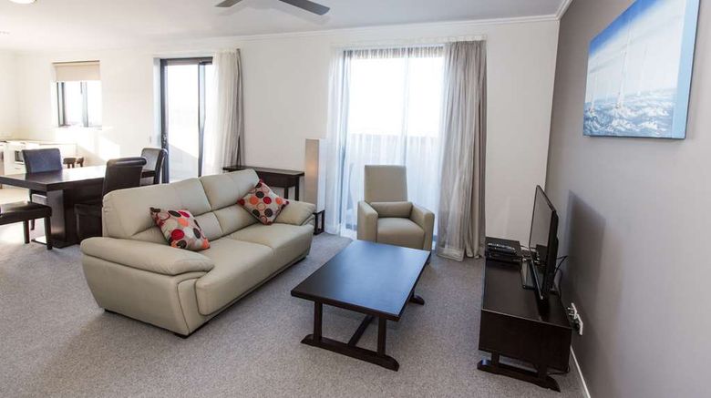 <b>Gladstone Central Plaza Apartment Hotel Lobby</b>. Images powered by <a href="https://iceportal.shijigroup.com/" title="IcePortal" target="_blank">IcePortal</a>.