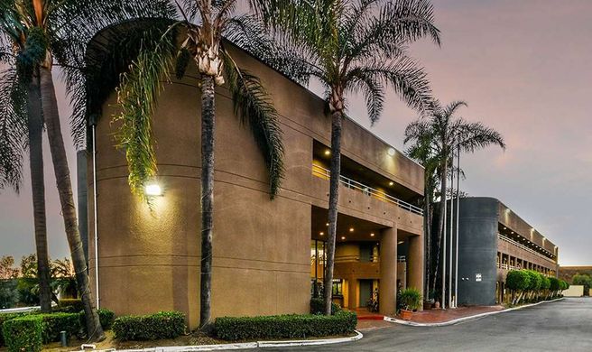 Travelodge Commerce LA Area Exterior