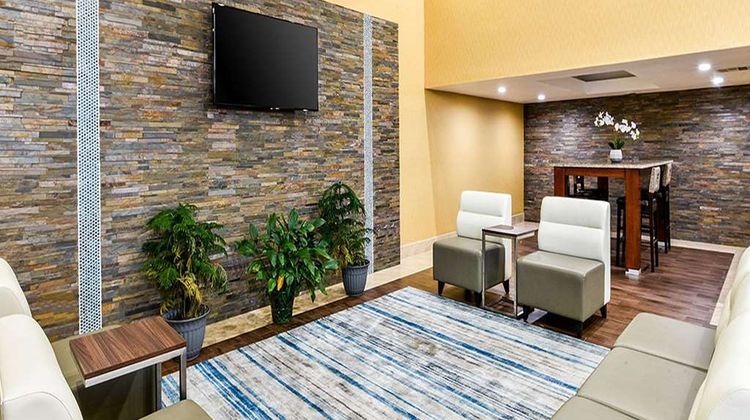 Travelodge Commerce LA Area Lobby
