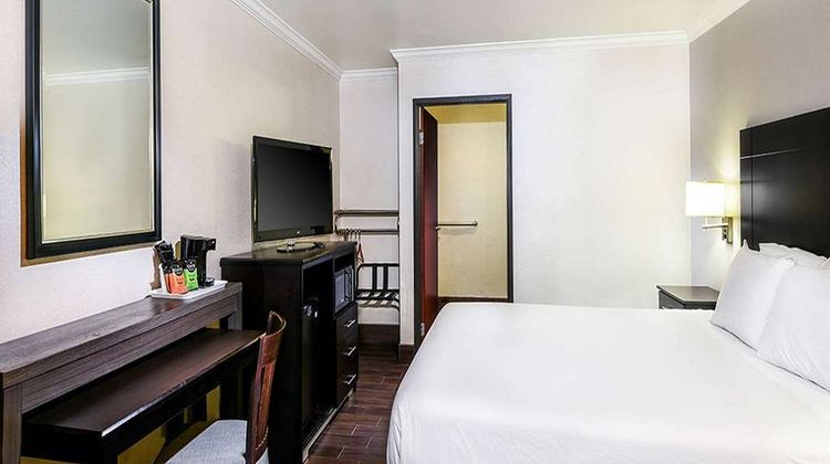 Travelodge Commerce LA Area Room