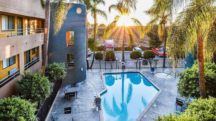 Travelodge Commerce LA Area Pool