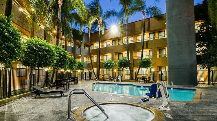 Travelodge Commerce LA Area Pool