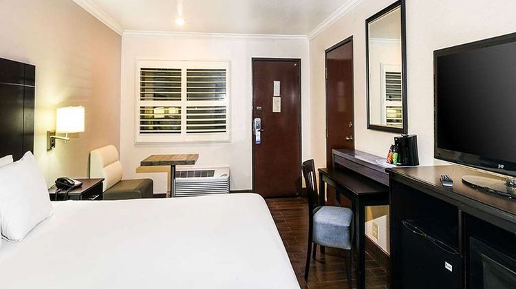 Travelodge Commerce LA Area Room