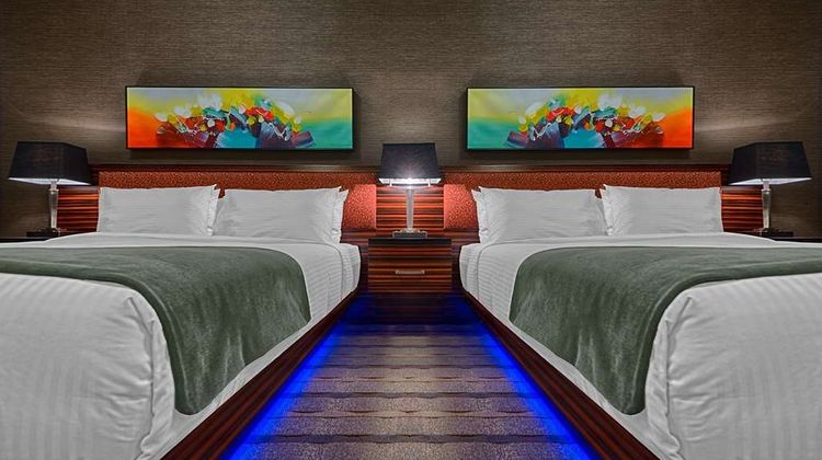 Hotel Clique Calgary Airport Room