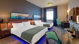 Hotel Clique Calgary Airport Room