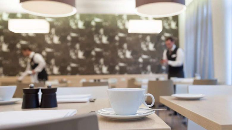 <b>relexa hotel Muenchen Restaurant</b>. Images powered by <a href="https://iceportal.shijigroup.com/" title="IcePortal" target="_blank">IcePortal</a>.