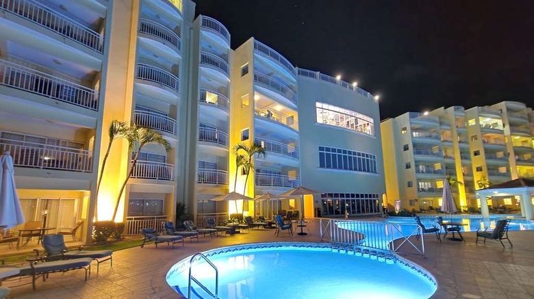 <b>The Villas at Simpson Bay Resort Pool</b>. Images powered by <a href="https://iceportal.shijigroup.com/" title="IcePortal" target="_blank">IcePortal</a>.