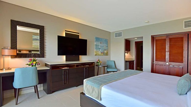 <b>The Villas at Simpson Bay Resort Suite</b>. Images powered by <a href="https://iceportal.shijigroup.com/" title="IcePortal" target="_blank">IcePortal</a>.