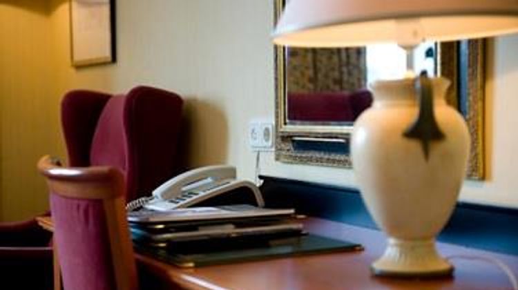 Grand Hotel Room