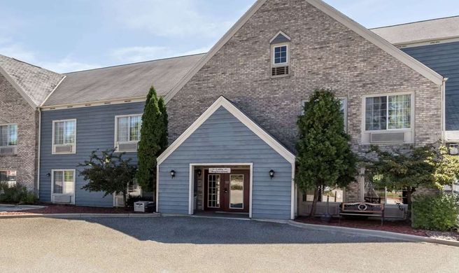 Baymont Inn & Suites Mequon/Milwaukee Exterior